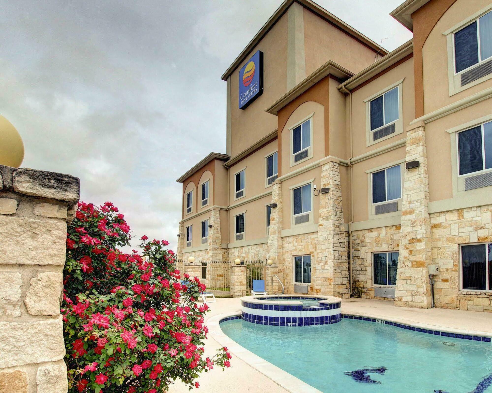 Comfort Inn & Suites Alvarado Extérieur photo